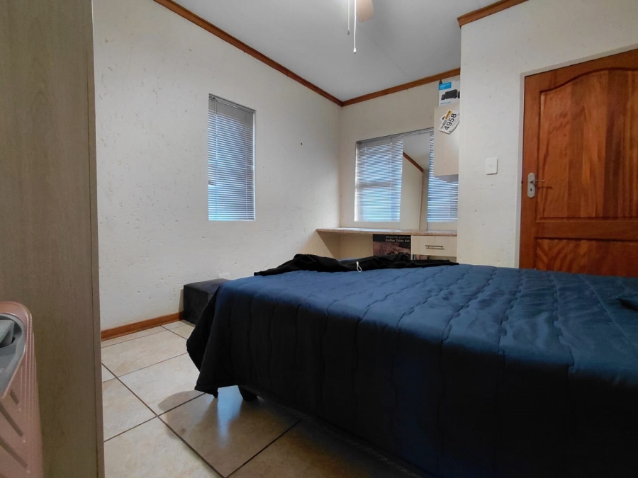 2 Bedroom Property for Sale in Kannoniers Park North West